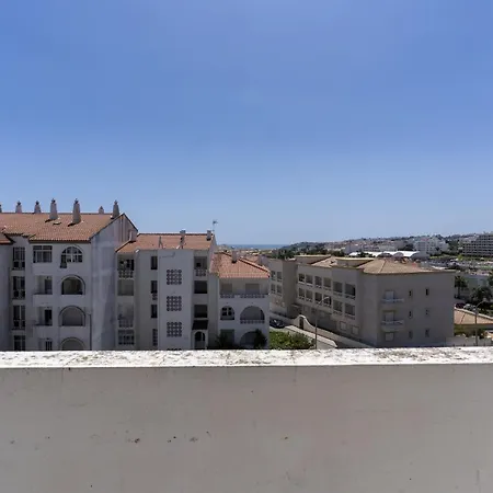 Apartment #412 Poolside 1br Near Oura & Beaches