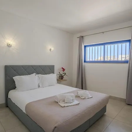 Lejlighed #412 Poolside 1br Near Oura & Beaches
