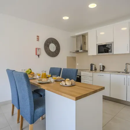Lejlighed #412 Poolside 1br Near Oura & Beaches