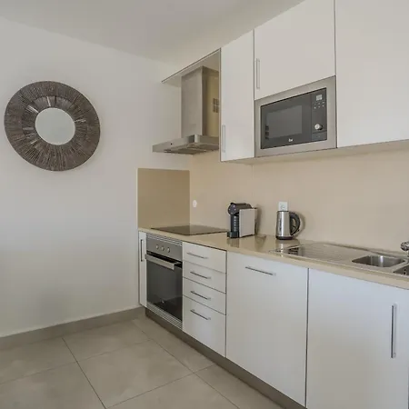 Lejlighed #412 Poolside 1br Near Oura & Beaches *