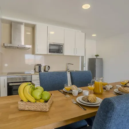 Apartment #412 Poolside 1br Near Oura & Beaches